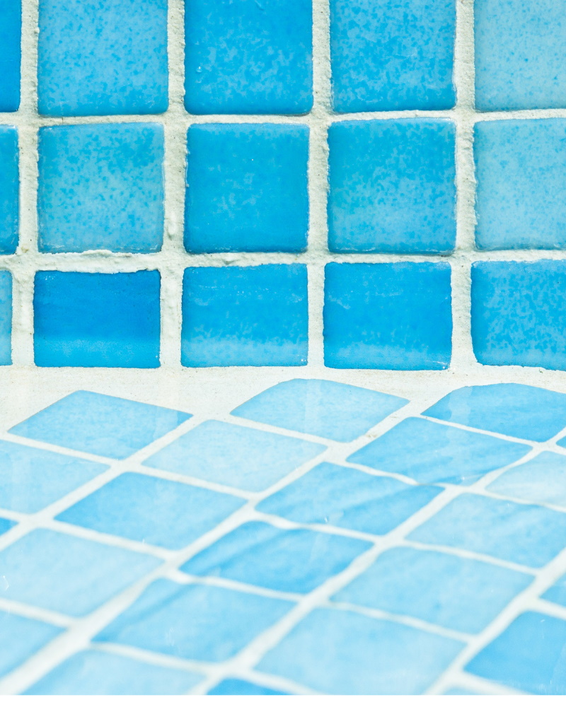 Joints de carrelage et mosaïque de piscine